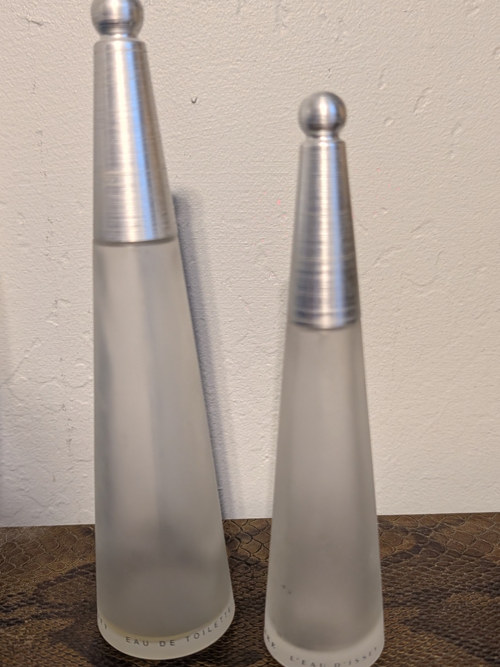 Set of two empty cone-shaped perfume bottles by Issey Miyake - Picture 1 of 3